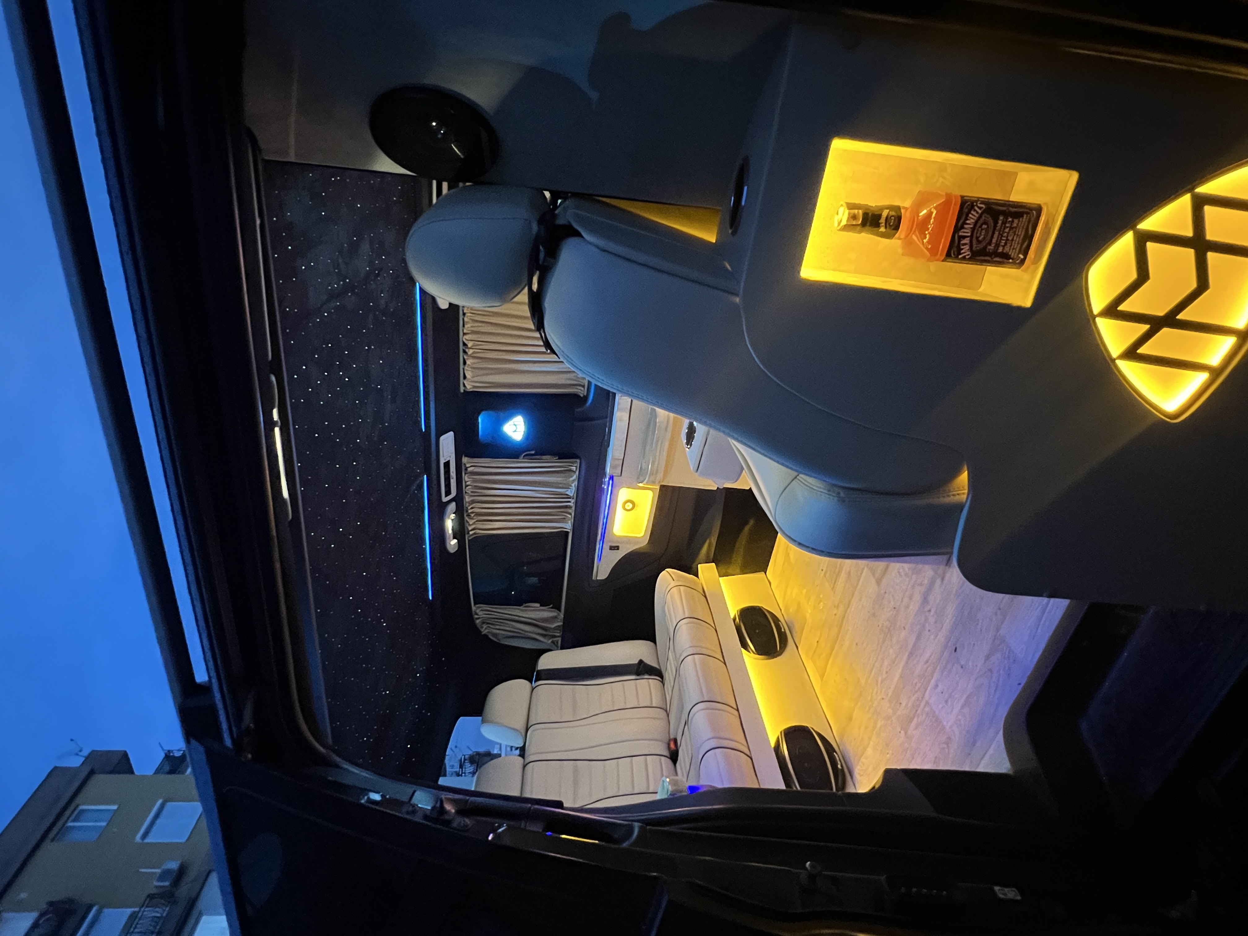 car-img